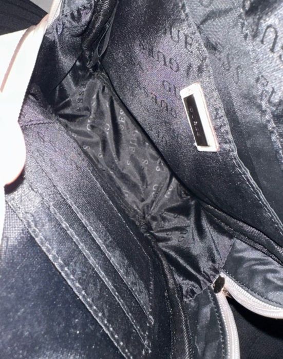 Оригинална раничка Guess