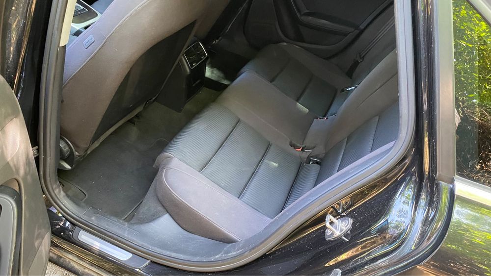 Vând urgent Audi A4 b8 volan pe dreapta pret 2000  de euro fix