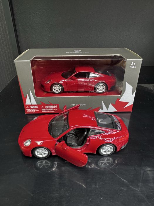 Оригинална Porsche 911 992 Turbo S кола модел Porsche Design