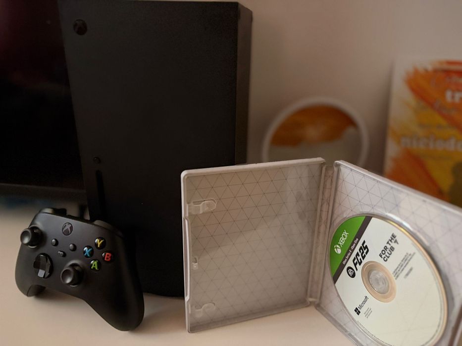 Xbox seria x 1tb cu fc25