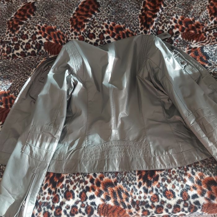 Кожаная куртка женская