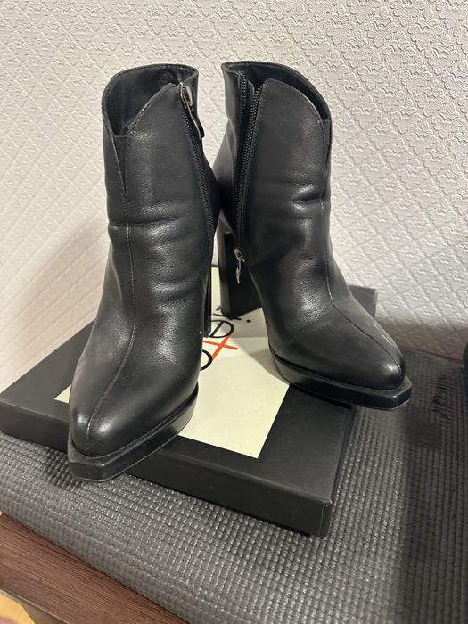 Продам ботинки новые 36 размер кожа