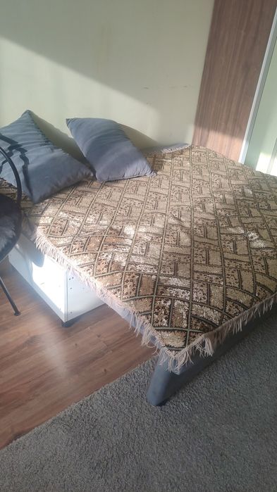 Продам диван  самовызов