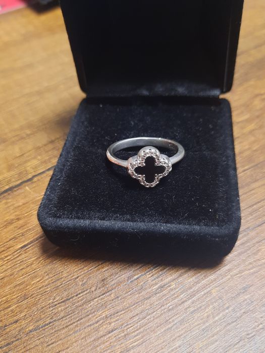 Сребърен пръстен с черен камък кръст