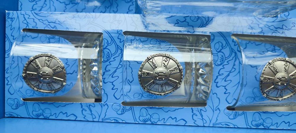 Комплект бутилка и чаши с украса розета