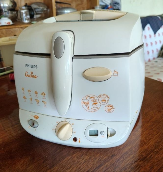 Фритюрница Philips серии Cucina, модель HD6155