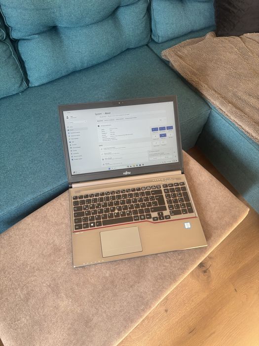 Fujitsu siemens Proceosr i7-6600u• 12gb ram ddr4• SSS 256g • 15,6”