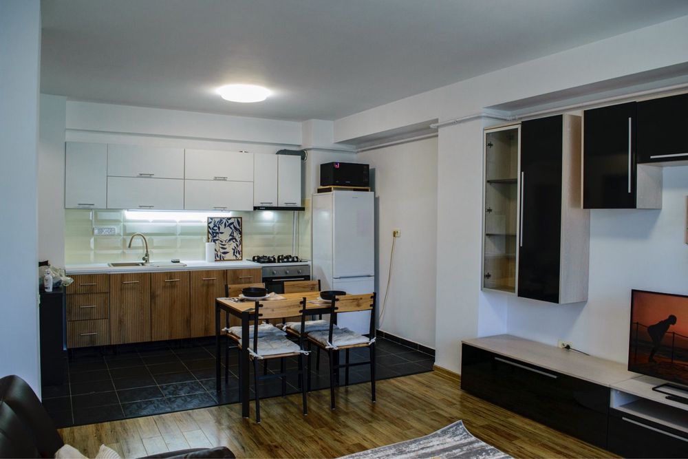 Inchiriez apartament