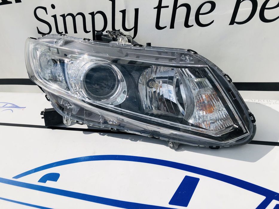 Far dreapta xenon Honda Civic Sedan după 2012