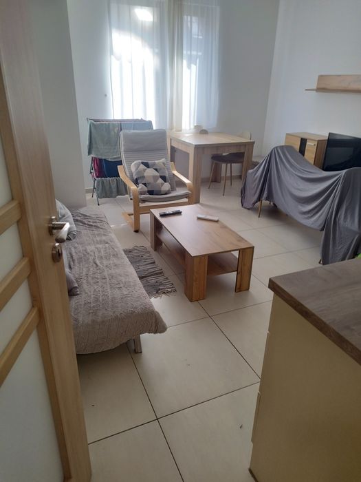 Тристаен в центъра под наем