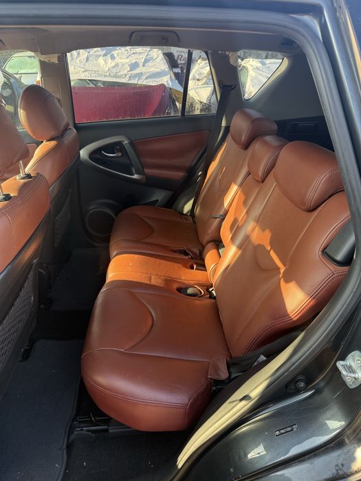 Кожен салон рав 4