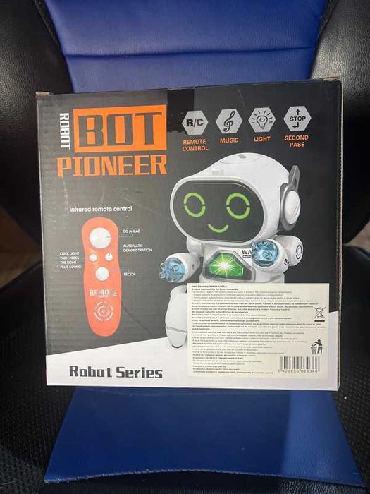 Robot interactiv RC Bot Pioneer, alb