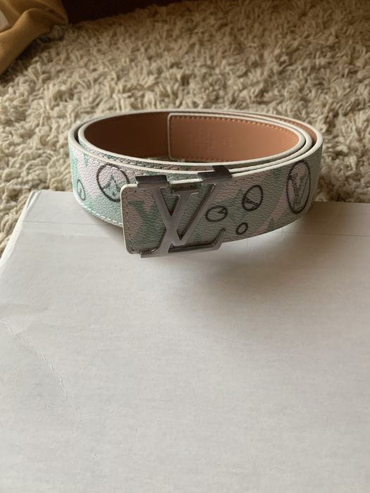 Curea LV noua asta e doar de poza