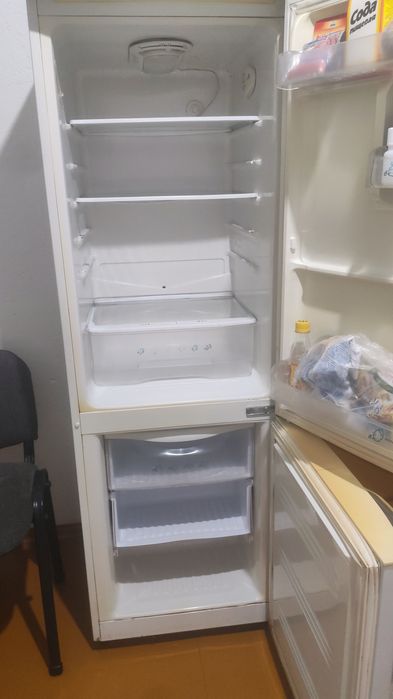 Холодильник срочно работает