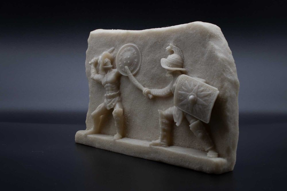 Ръчно изработен мраморен релеф „Антична битка“ – воини в дуел