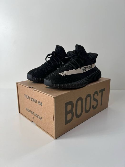Отново Yeezy Boost 350 V2 'Oreo'