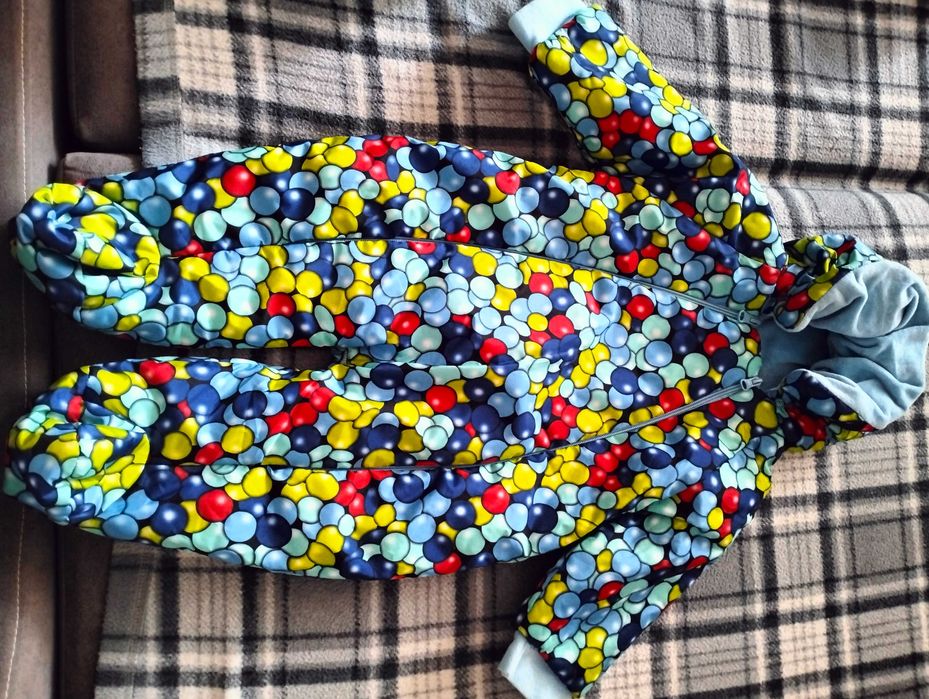 Продам верхнюю одежду для девочки