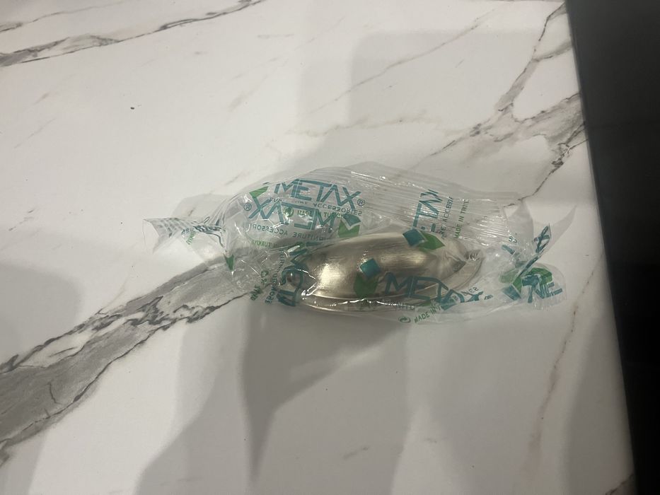 Дръжки за кухненска мебел – 17 бр. Цена: 17 лв.