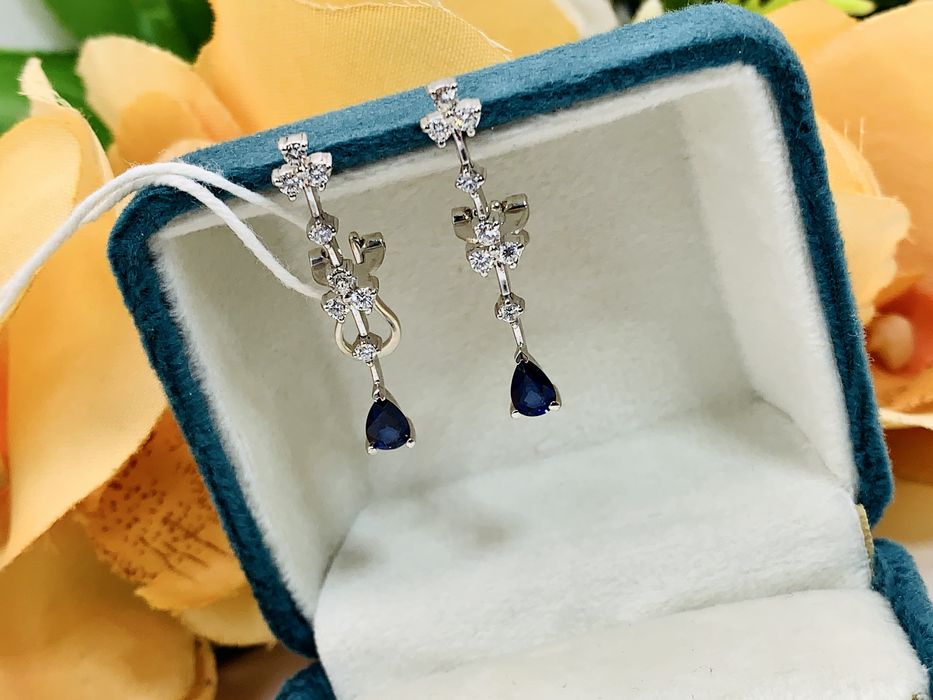 Лаконичные золотые серьги с бриллиантами и Сапфирами