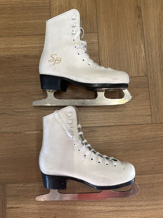Поодам коньки женские 32 р б/у