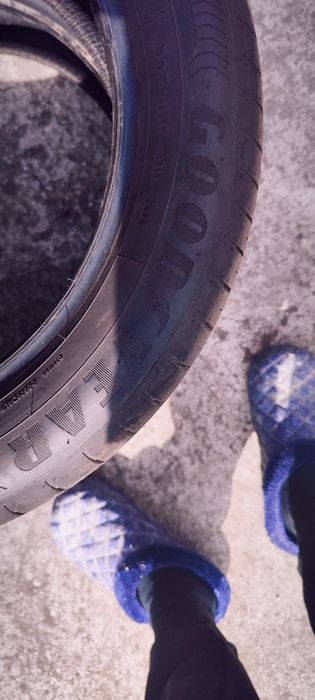Vând 2 cauciucuri Goodyear 205 55 R17