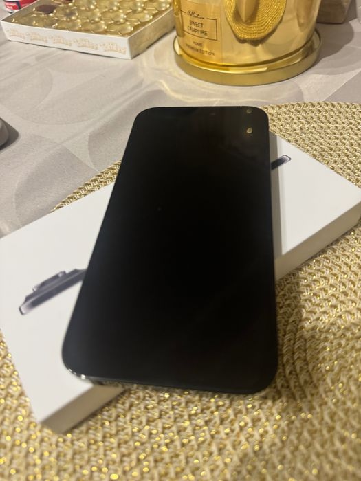 Продавам IPhone 14 Pro maks