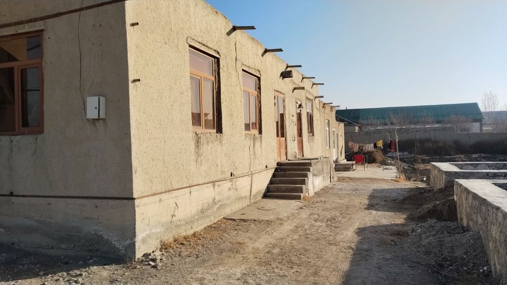 Qurilishi tugallanmagan hovli sotiladi