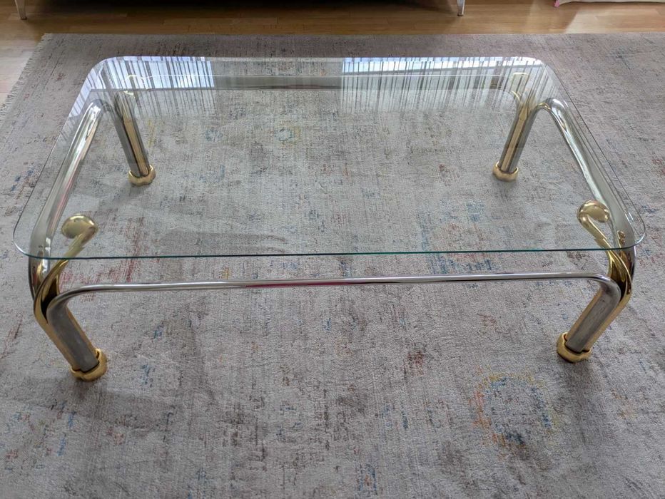 Стъклена холна масичка с метални крака