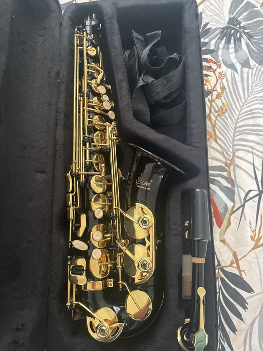 Vând saxofon timiless tools