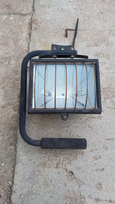 Продам уличный прожектор.