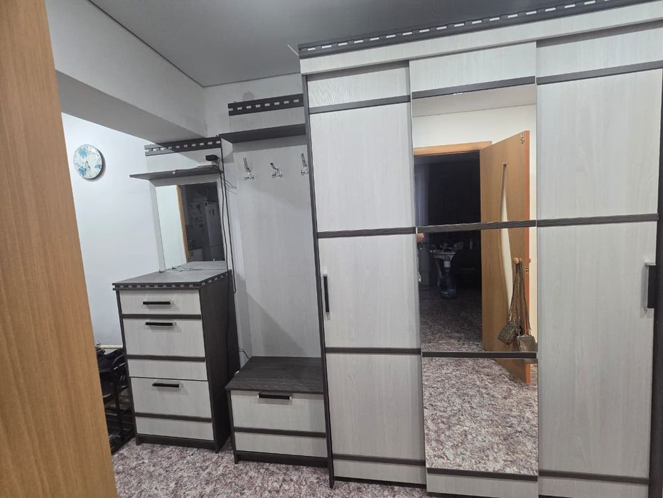 Продам набор мебели для прихожей
