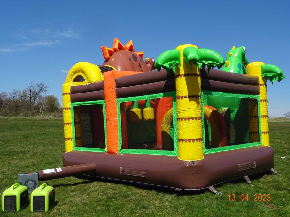 Надуваеми замъци под наем за цял ден