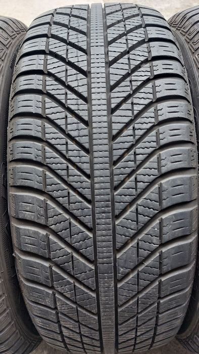 Всесезонни гуми 205/50/17 Goodyear Vector4Seasons 4 броя