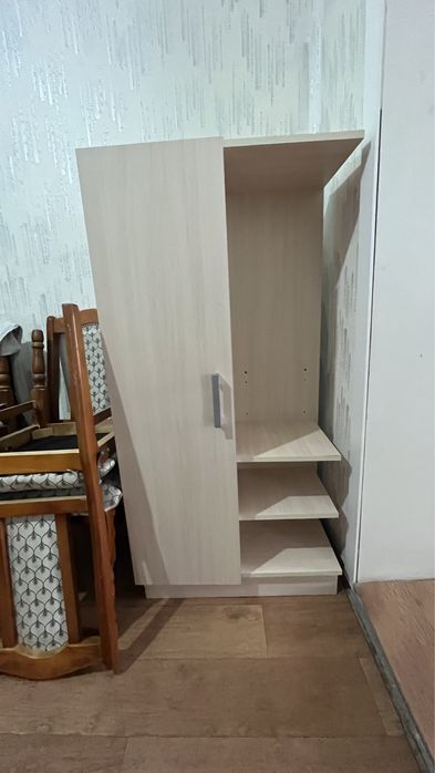 Продам шкаф книжный