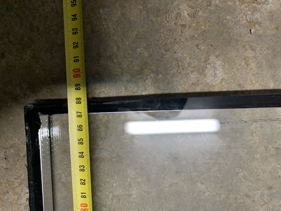 Стекло от пластиковых оконн