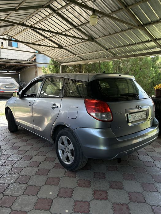 Машина Toyota Matrix