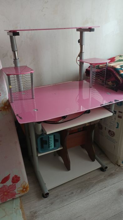 Продам стол стеклянный для компьютера