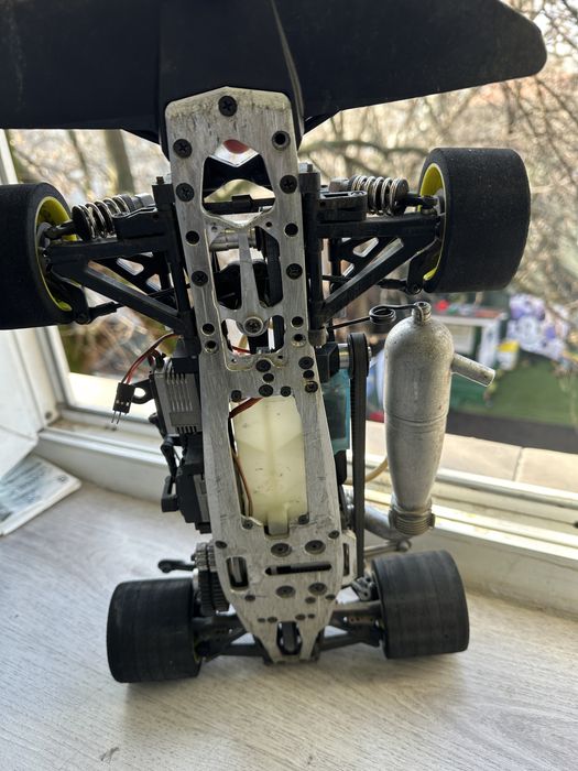 Automodel 1/8 nitro Serpent 960