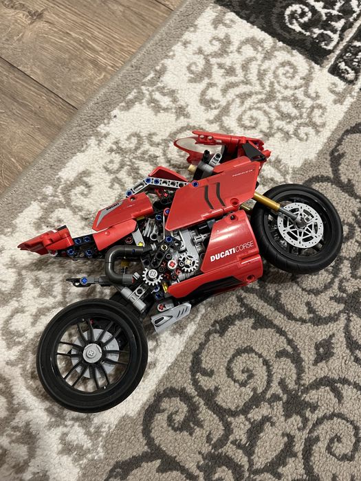 Lego technic Ducati Corse Panigale V4R