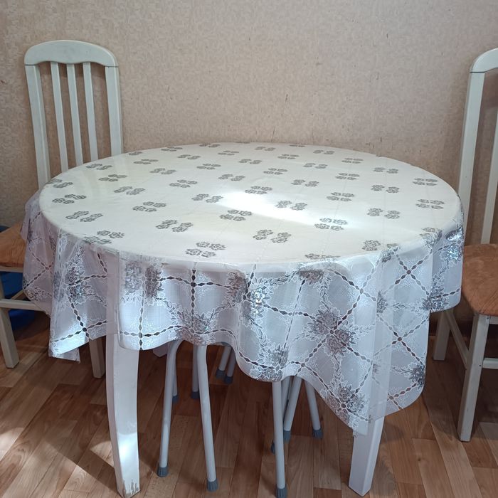 Продается кухонный круглый стол.