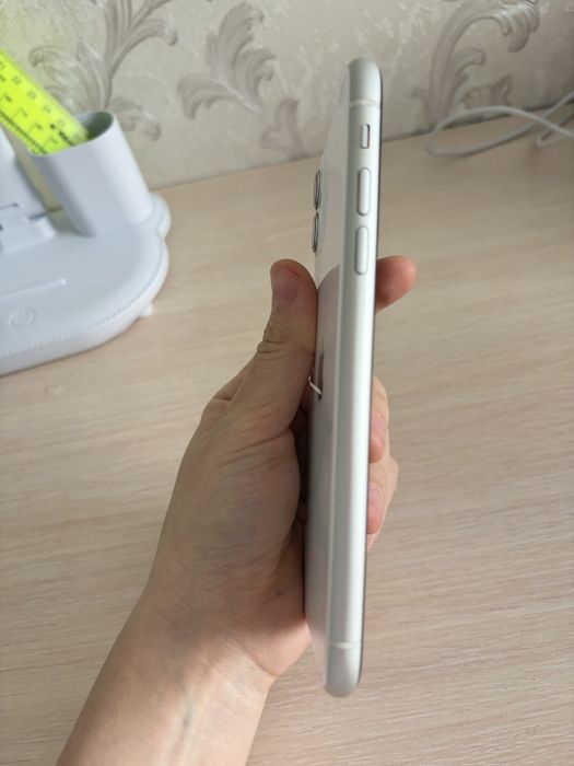 Продаю iPhone 11, 128 ГБ, белый.
