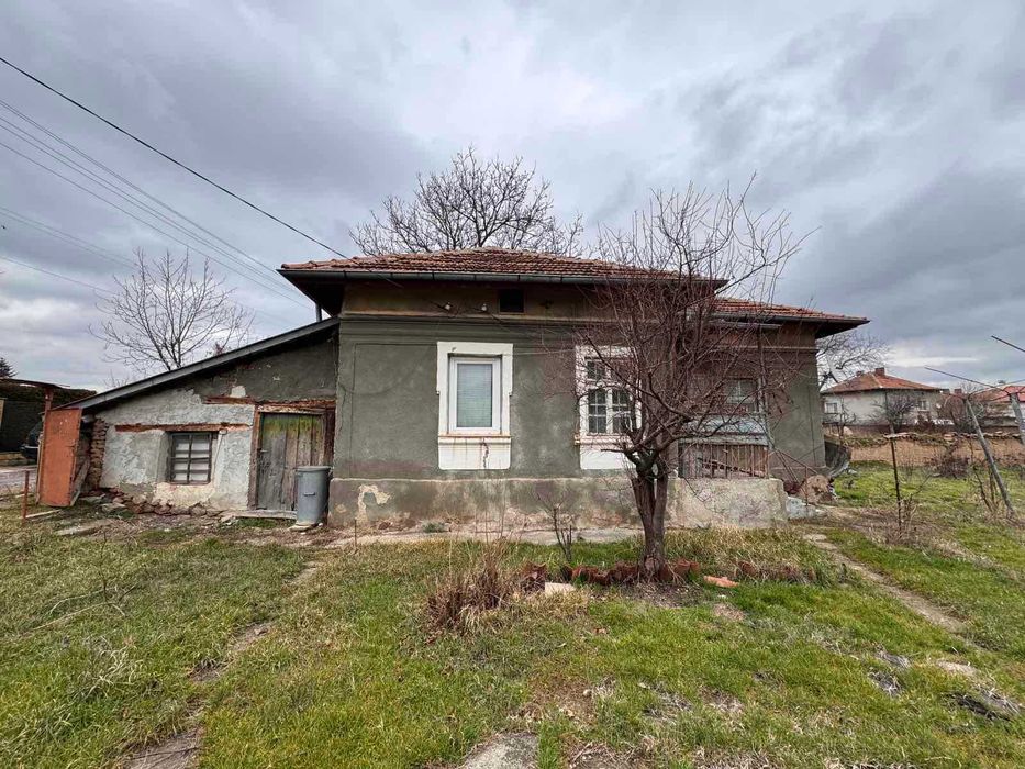 Едноетажна къща в с. Лесново