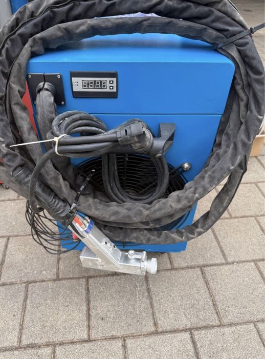 Лазерен заваръчен апарат за заваряване, рязане и почистване. Мобилен.