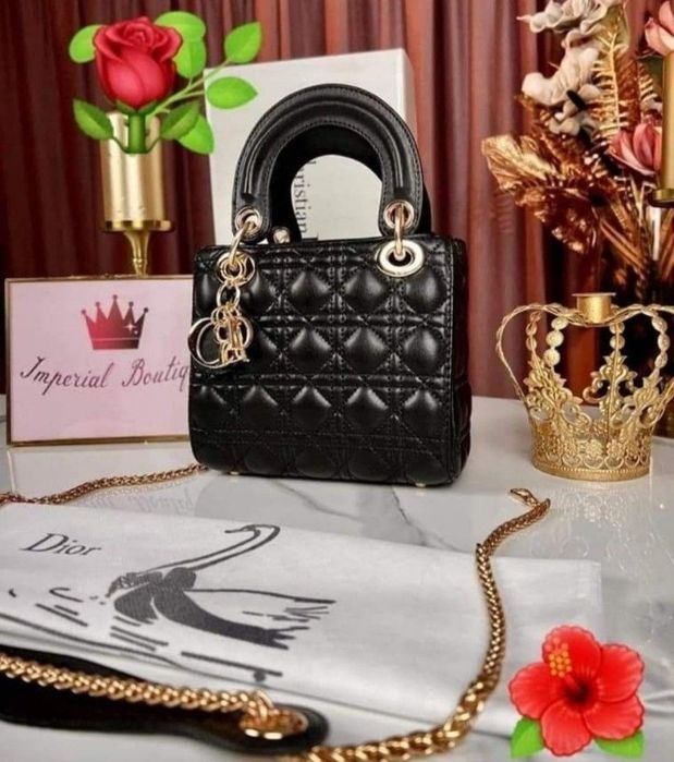 Geanta mini,model Lady, accesorii metalice aurii, saculet, etichetă