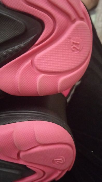 Продам сррлчно новые 27,24