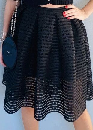 Черна пола клош