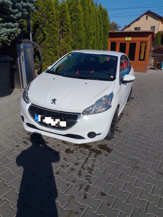 Mașină Peugeot 208
