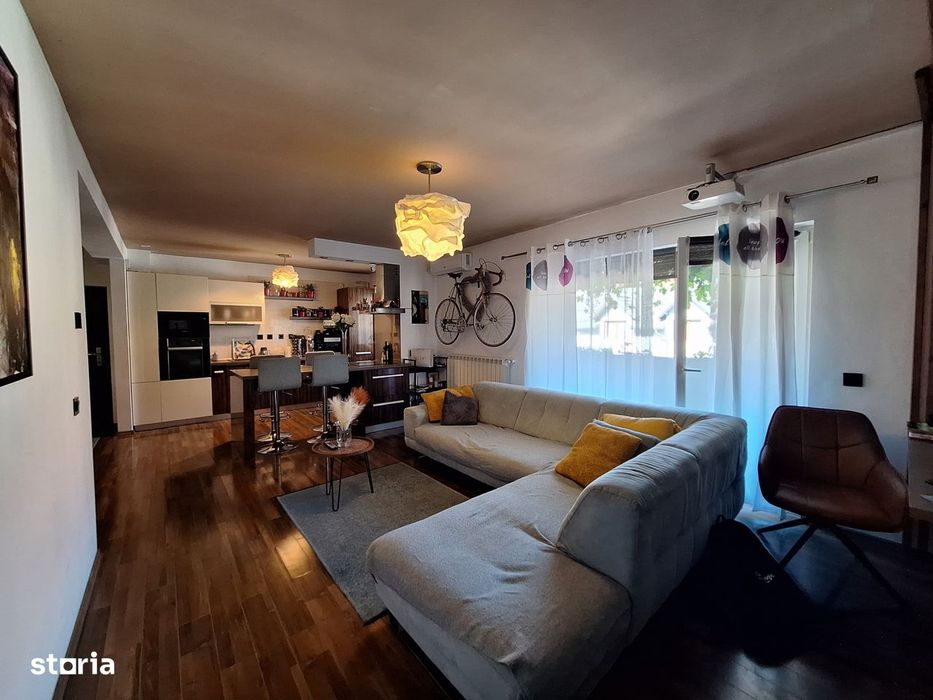 Apartament cu 3 camere, 77 mp, 2 bai, parcare, zona Sub Cetate — fotografia 1