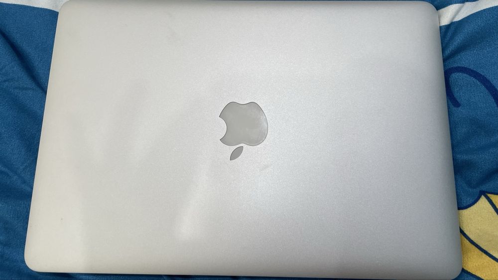 продам макбук на запчасти