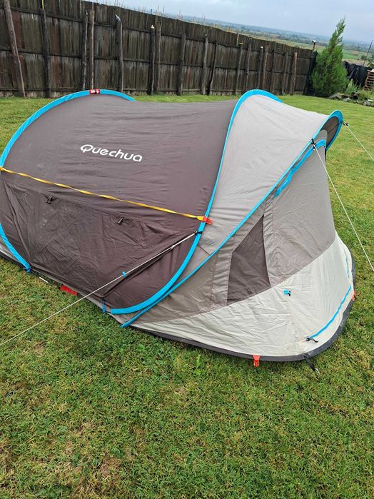 Vand cort Quechua 3 persoane